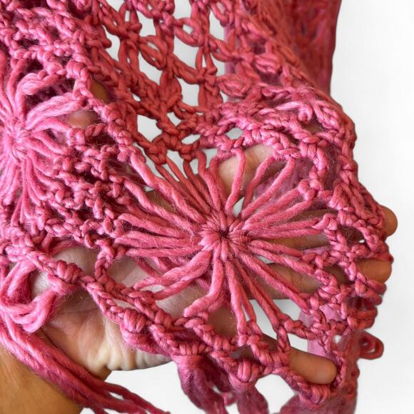 Y2k guess pink crocheted shawl - Picture 5 of 5